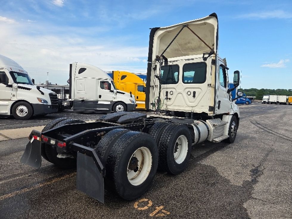 Day Cab Tractor-Heavy Duty Tractors-Freightliner-2021-T12664ST-Kansas City-MO-621,704\n\t\tmiles-$ 36,250 - Image 7