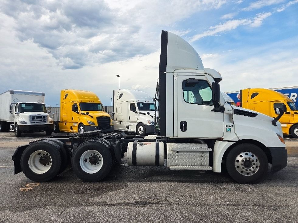 Day Cab Tractor-Heavy Duty Tractors-Freightliner-2021-T12664ST-Kansas City-MO-621,704\n\t\tmiles-$ 36,250 - Image 8