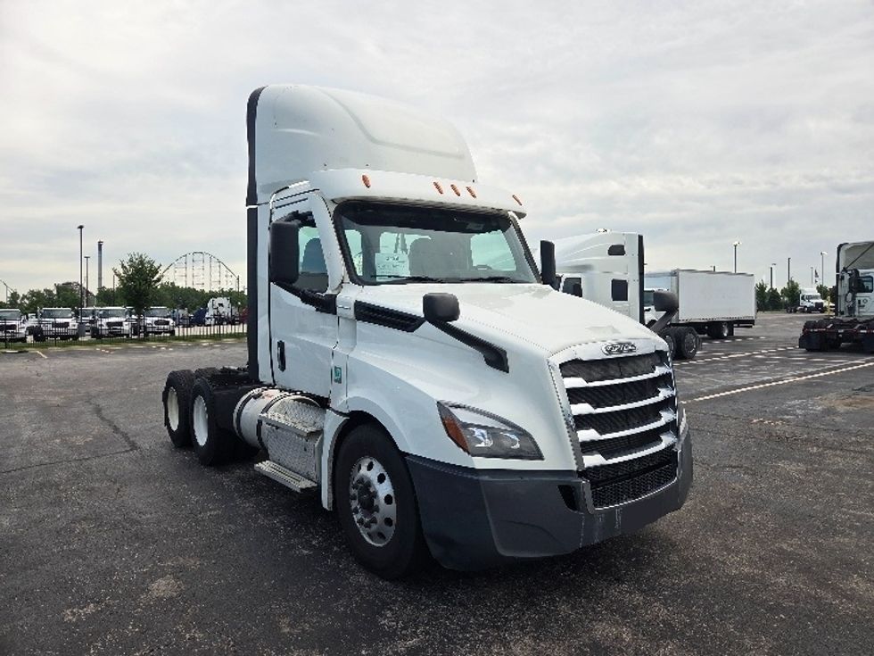 Day Cab Tractor-Heavy Duty Tractors-Freightliner-2021-T12664ST-Kansas City-MO-631,091\n\t\tmiles-$ 35,250 - Image 1