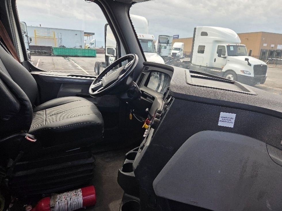 Day Cab Tractor-Heavy Duty Tractors-Freightliner-2021-T12664ST-Kansas City-MO-631,091\n\t\tmiles-$ 35,250 - Image 14