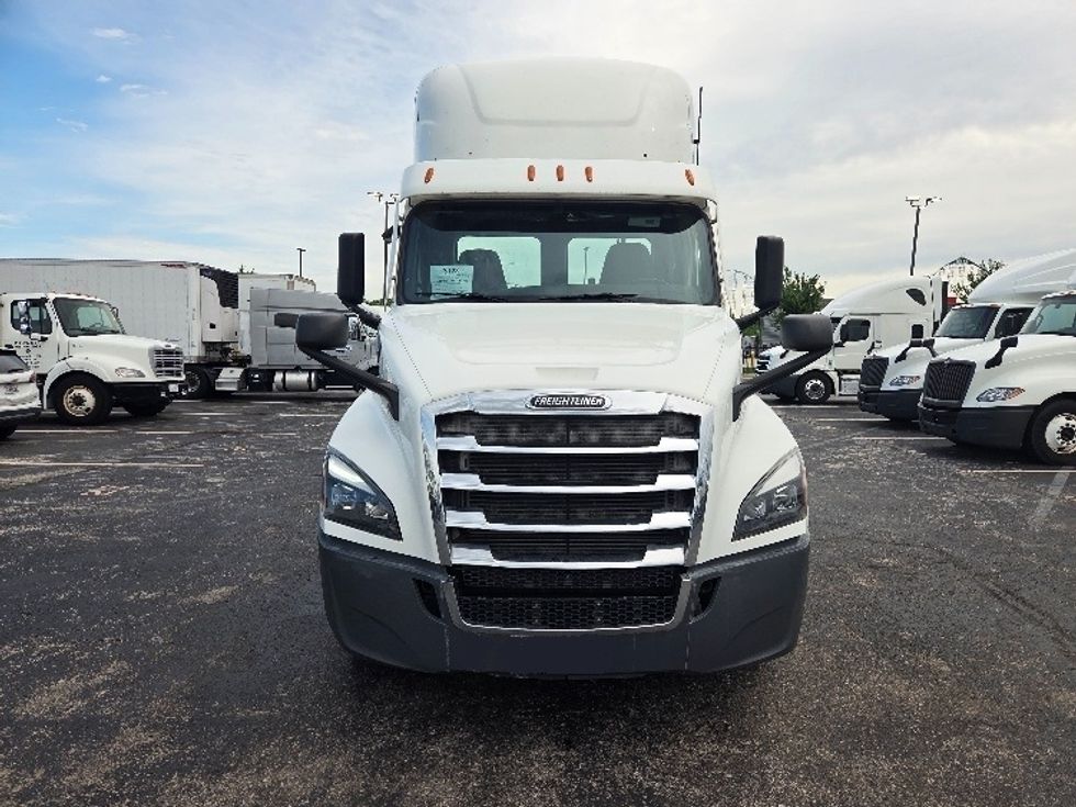 Day Cab Tractor-Heavy Duty Tractors-Freightliner-2021-T12664ST-Kansas City-MO-631,091\n\t\tmiles-$ 35,250 - Image 2