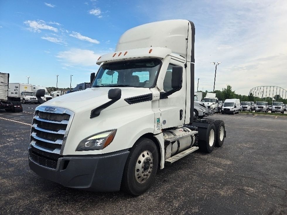 Day Cab Tractor-Heavy Duty Tractors-Freightliner-2021-T12664ST-Kansas City-MO-631,091\n\t\tmiles-$ 35,250 - Image 3