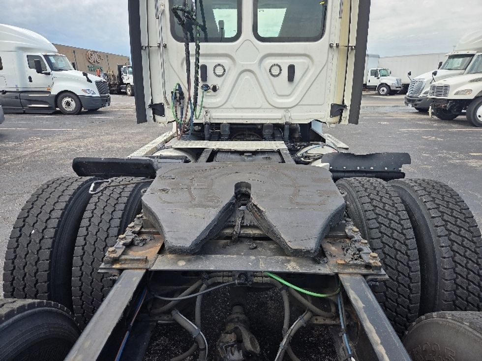 Day Cab Tractor-Heavy Duty Tractors-Freightliner-2021-T12664ST-Kansas City-MO-631,091\n\t\tmiles-$ 35,250 - Image 6