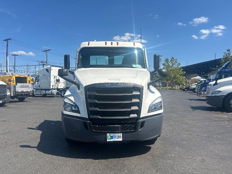 Day Cab Tractor-Heavy Duty Tractors-Freightliner-2021-T12664ST-Kearny-NJ-126,478\n\t\tmiles-$ 72,500 - Image 2