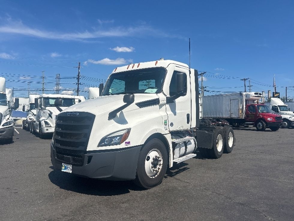 Day Cab Tractor-Heavy Duty Tractors-Freightliner-2021-T12664ST-Kearny-NJ-126,478\n\t\tmiles-$ 72,500 - Image 3