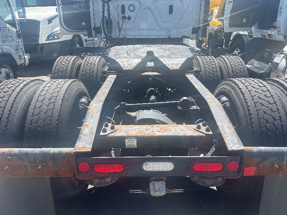 Day Cab Tractor-Heavy Duty Tractors-Freightliner-2021-T12664ST-Kearny-NJ-126,478\n\t\tmiles-$ 72,500 - Image 6