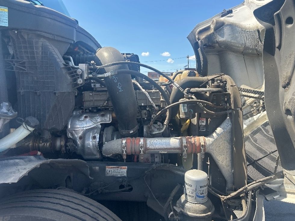 Day Cab Tractor-Heavy Duty Tractors-Freightliner-2021-T12664ST-Kearny-NJ-128,915\n\t\tmiles-$ 72,250 - Image 15