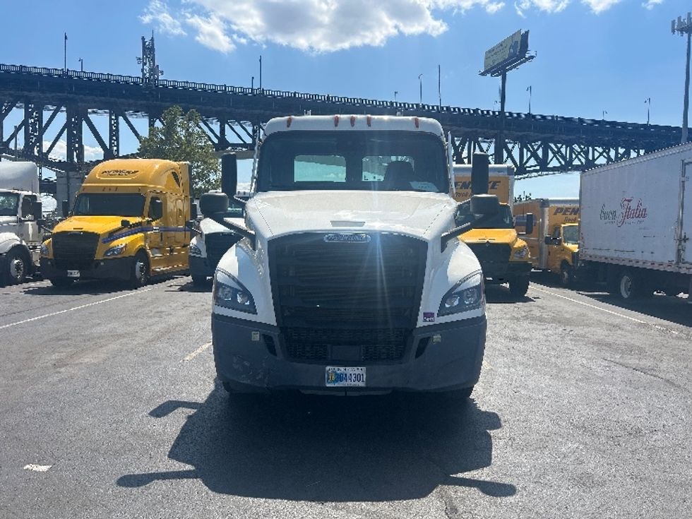 Day Cab Tractor-Heavy Duty Tractors-Freightliner-2021-T12664ST-Kearny-NJ-128,915\n\t\tmiles-$ 72,250 - Image 2