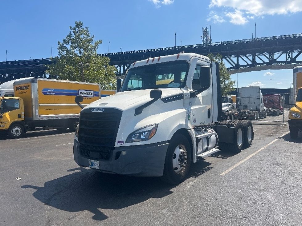 Day Cab Tractor-Heavy Duty Tractors-Freightliner-2021-T12664ST-Kearny-NJ-128,915\n\t\tmiles-$ 72,250 - Image 3