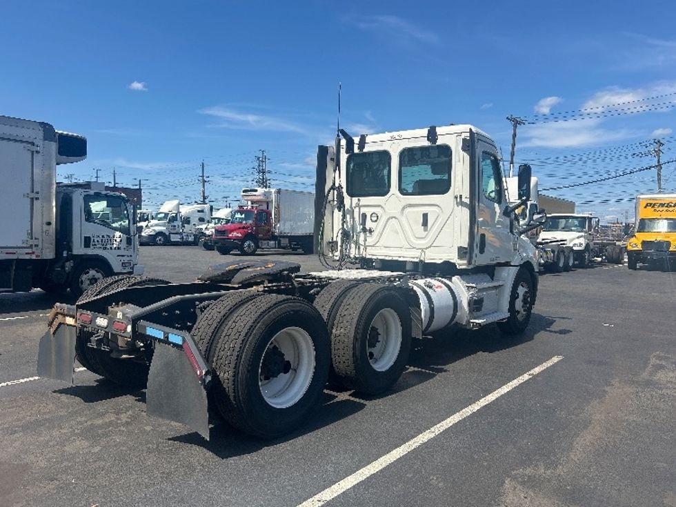 Day Cab Tractor-Heavy Duty Tractors-Freightliner-2021-T12664ST-Kearny-NJ-128,915\n\t\tmiles-$ 72,250 - Image 7