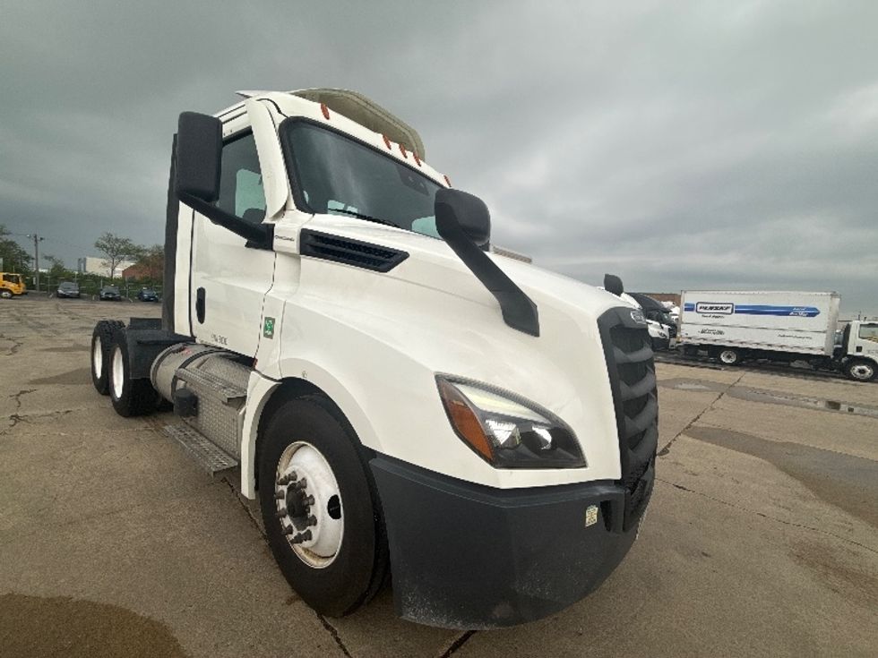 Day Cab Tractor-Heavy Duty Tractors-Freightliner-2021-T12664ST-La Porte-IN-349,084\n\t\tmiles-$ 58,500 - Image 1