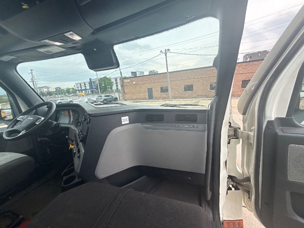 Day Cab Tractor-Heavy Duty Tractors-Freightliner-2021-T12664ST-La Porte-IN-349,084\n\t\tmiles-$ 58,500 - Image 13