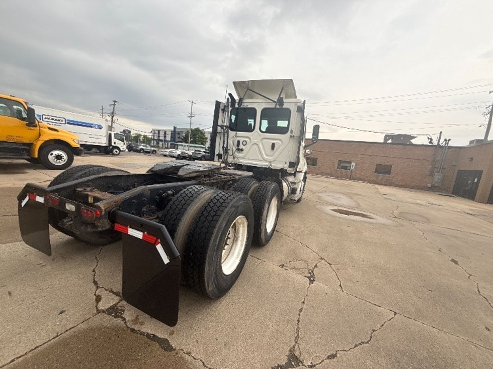 Day Cab Tractor-Heavy Duty Tractors-Freightliner-2021-T12664ST-La Porte-IN-349,084\n\t\tmiles-$ 58,500 - Image 7