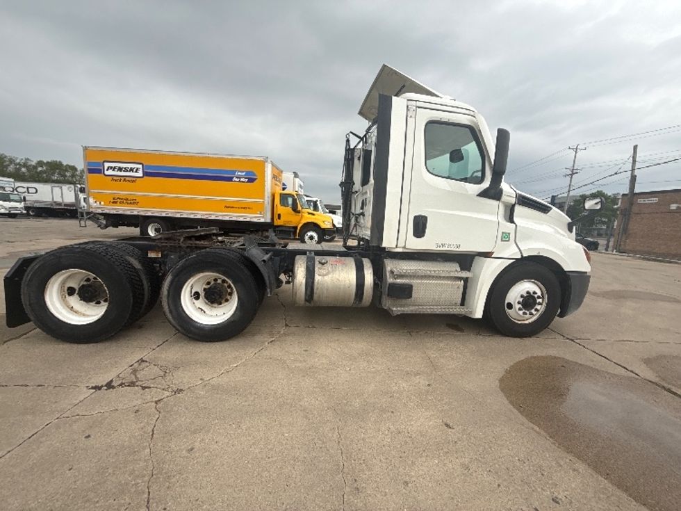 Day Cab Tractor-Heavy Duty Tractors-Freightliner-2021-T12664ST-La Porte-IN-349,084\n\t\tmiles-$ 58,500 - Image 8