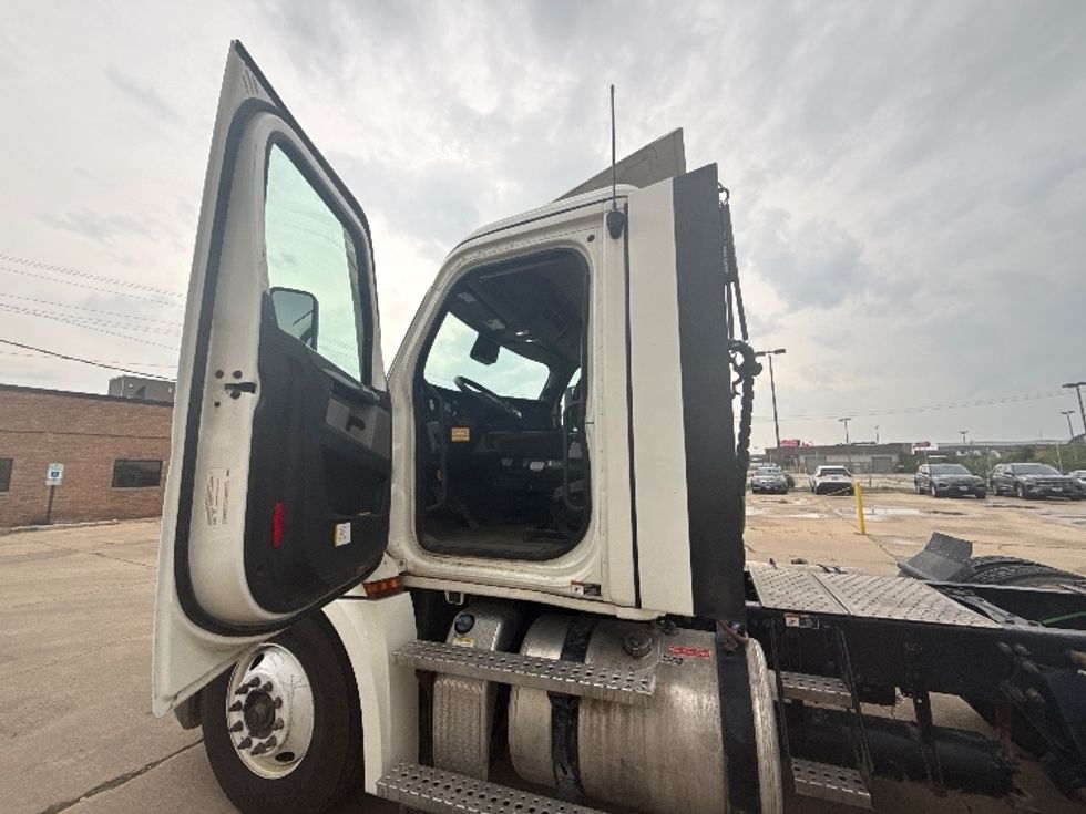 Day Cab Tractor-Heavy Duty Tractors-Freightliner-2021-T12664ST-La Porte-IN-349,084\n\t\tmiles-$ 58,500 - Image 9