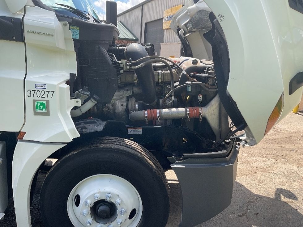 Day Cab Tractor-Heavy Duty Tractors-Freightliner-2021-T12664ST-La Porte-IN-366,068\n\t\tmiles-$ 57,500 - Image 15