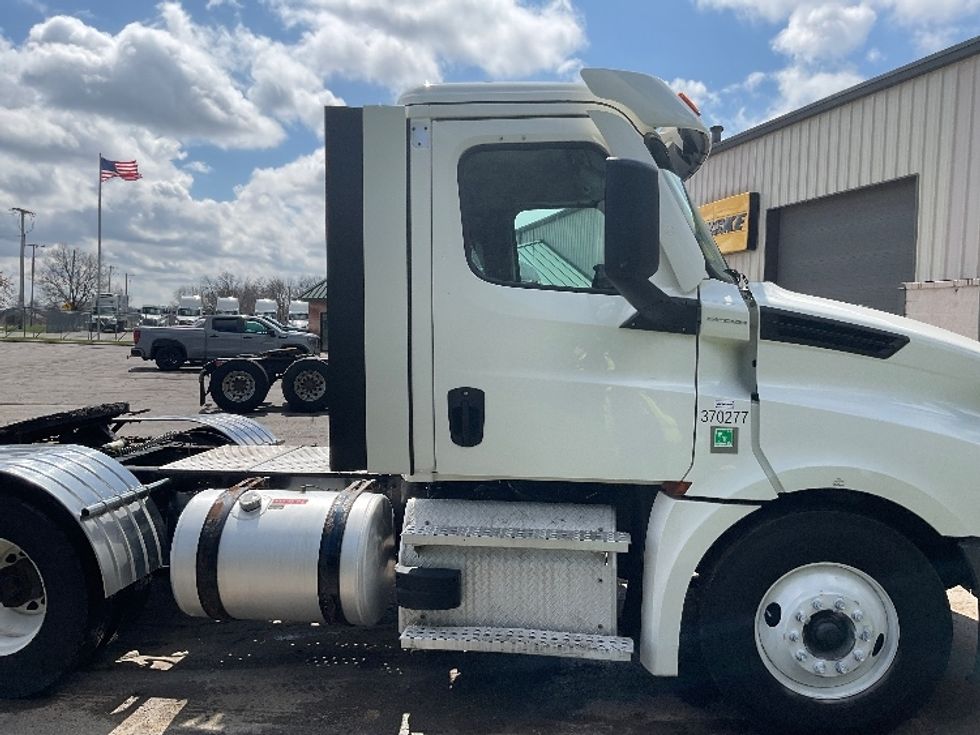 Day Cab Tractor-Heavy Duty Tractors-Freightliner-2021-T12664ST-La Porte-IN-366,068\n\t\tmiles-$ 57,500 - Image 8