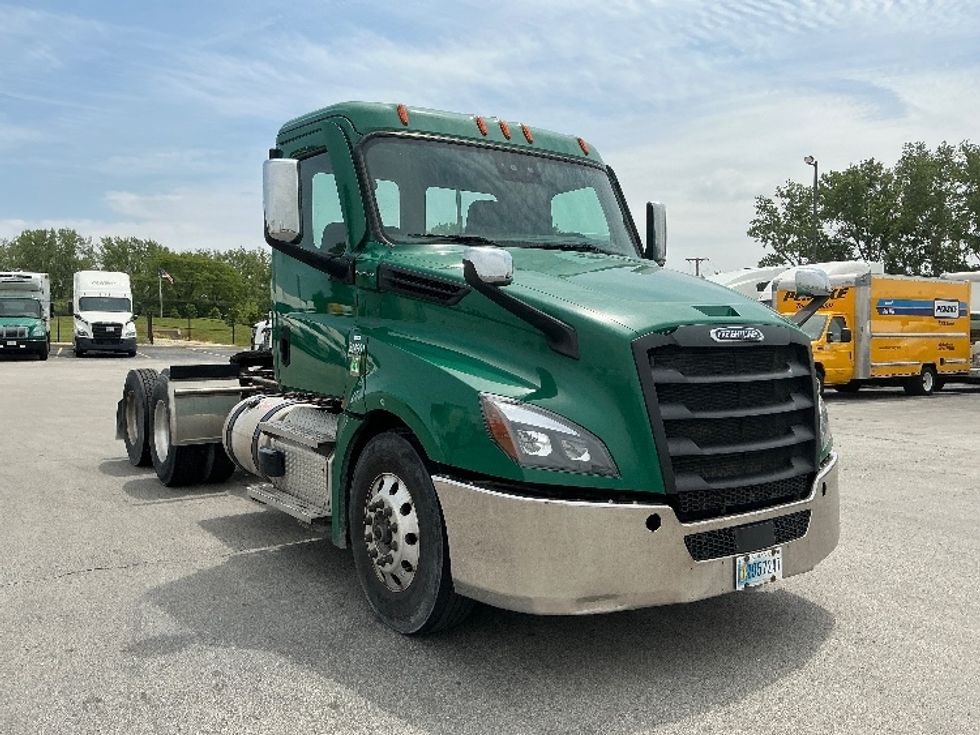 Day Cab Tractor-Heavy Duty Tractors-Freightliner-2021-T12664ST-La Porte-IN-379,053\n\t\tmiles-$ 52,000 - Image 1