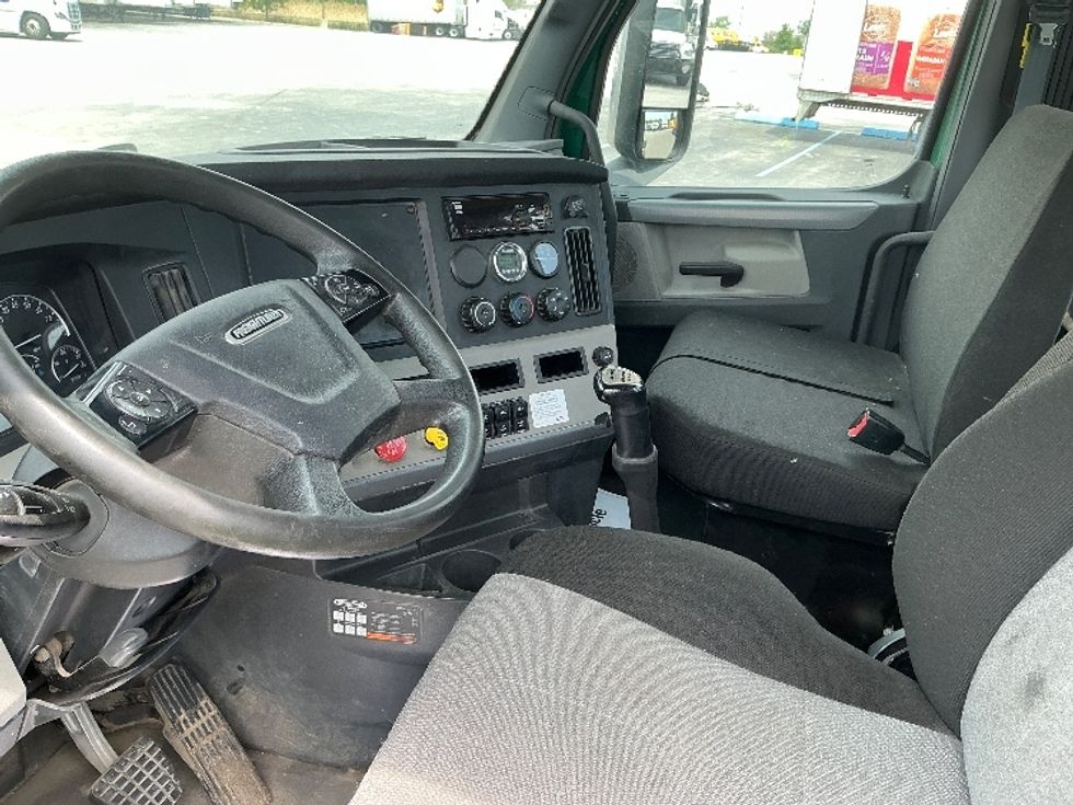 Day Cab Tractor-Heavy Duty Tractors-Freightliner-2021-T12664ST-La Porte-IN-379,053\n\t\tmiles-$ 52,000 - Image 10