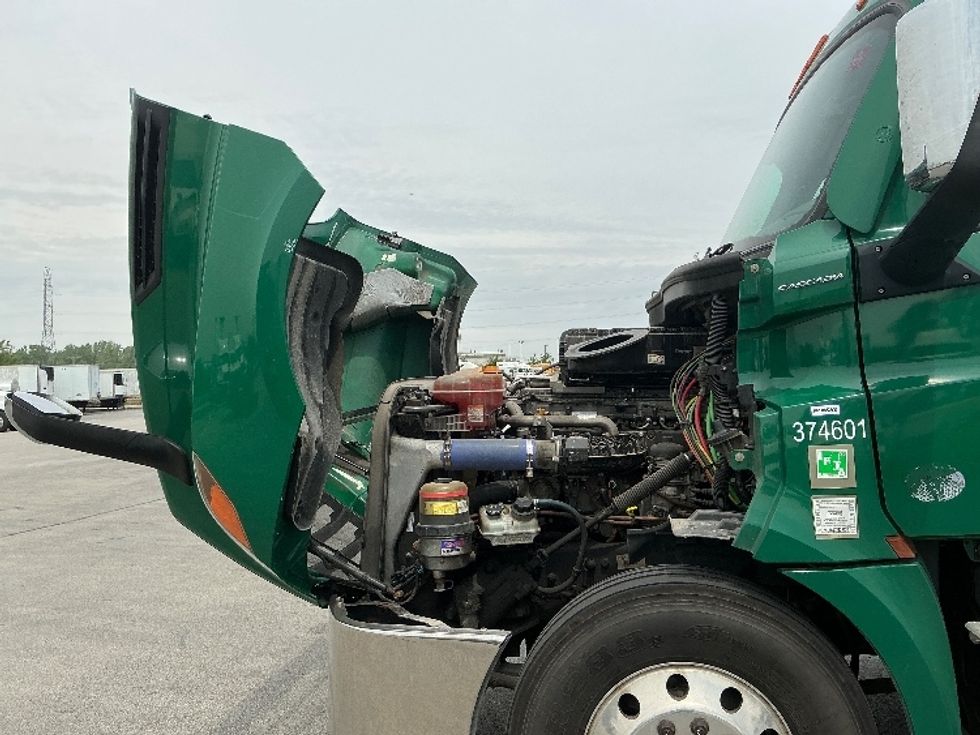 Day Cab Tractor-Heavy Duty Tractors-Freightliner-2021-T12664ST-La Porte-IN-379,053\n\t\tmiles-$ 52,000 - Image 16