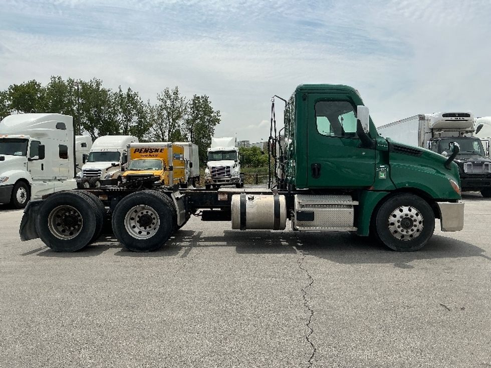 Day Cab Tractor-Heavy Duty Tractors-Freightliner-2021-T12664ST-La Porte-IN-379,053\n\t\tmiles-$ 52,000 - Image 8