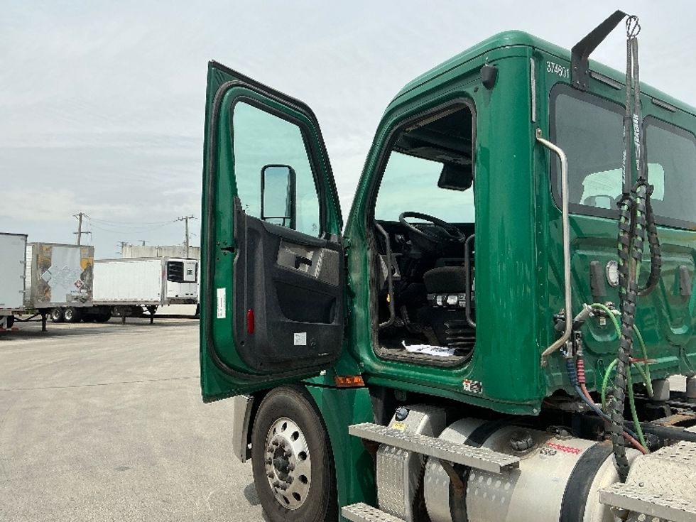 Day Cab Tractor-Heavy Duty Tractors-Freightliner-2021-T12664ST-La Porte-IN-379,053\n\t\tmiles-$ 52,000 - Image 9