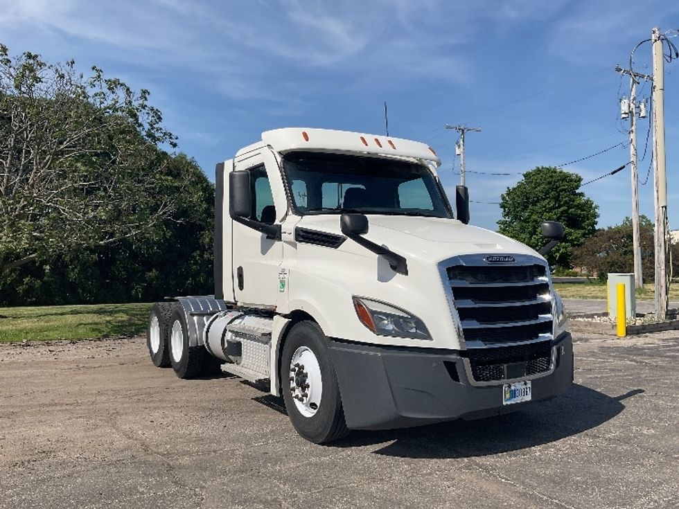 Day Cab Tractor-Heavy Duty Tractors-Freightliner-2021-T12664ST-La Porte-IN-406,536\n\t\tmiles-$ 55,000 - Image 1