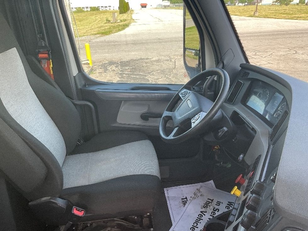 Day Cab Tractor-Heavy Duty Tractors-Freightliner-2021-T12664ST-La Porte-IN-406,536\n\t\tmiles-$ 55,000 - Image 14