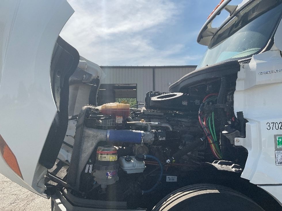 Day Cab Tractor-Heavy Duty Tractors-Freightliner-2021-T12664ST-La Porte-IN-406,536\n\t\tmiles-$ 55,000 - Image 16