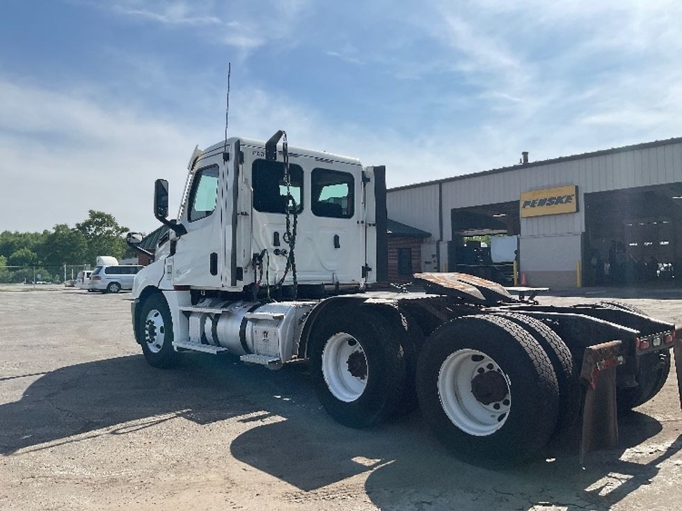 Day Cab Tractor-Heavy Duty Tractors-Freightliner-2021-T12664ST-La Porte-IN-406,536\n\t\tmiles-$ 55,000 - Image 5