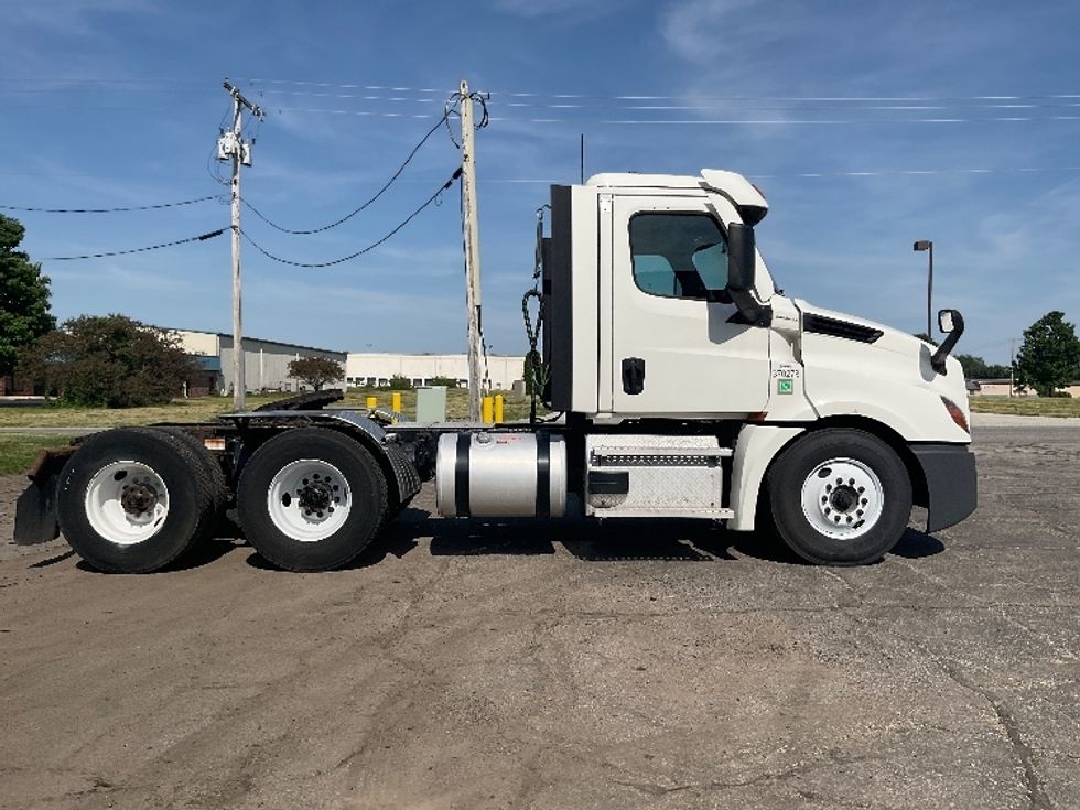 Day Cab Tractor-Heavy Duty Tractors-Freightliner-2021-T12664ST-La Porte-IN-406,536\n\t\tmiles-$ 55,000 - Image 8