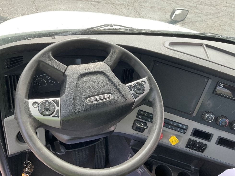 Day Cab Tractor-Heavy Duty Tractors-Freightliner-2021-T12664ST-La Porte-IN-443,893\n\t\tmiles-$ 51,750 - Image 11