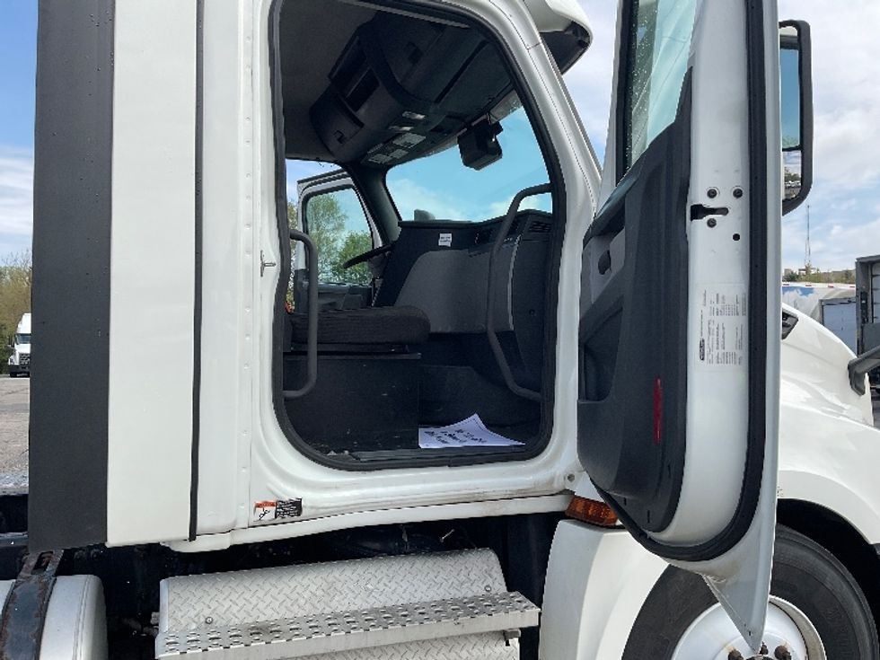 Day Cab Tractor-Heavy Duty Tractors-Freightliner-2021-T12664ST-La Porte-IN-443,893\n\t\tmiles-$ 51,750 - Image 12