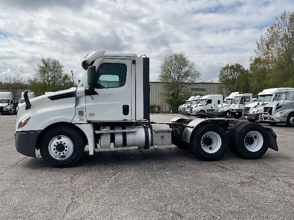 Day Cab Tractor-Heavy Duty Tractors-Freightliner-2021-T12664ST-La Porte-IN-443,893\n\t\tmiles-$ 51,750 - Image 4