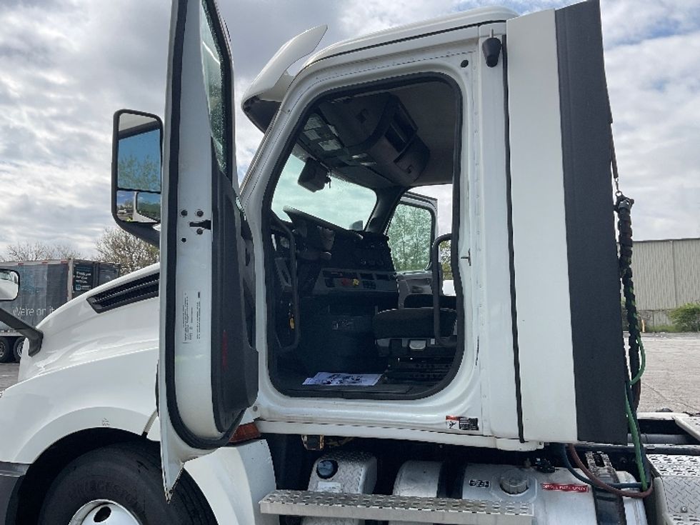 Day Cab Tractor-Heavy Duty Tractors-Freightliner-2021-T12664ST-La Porte-IN-443,893\n\t\tmiles-$ 51,750 - Image 9