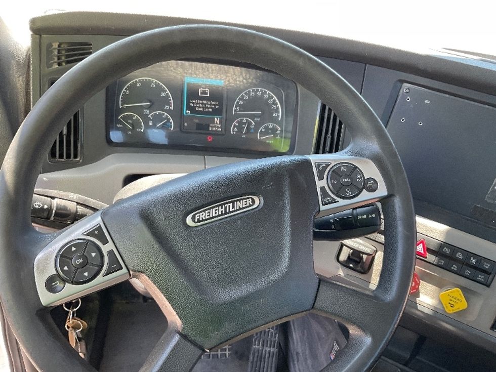 Day Cab Tractor-Heavy Duty Tractors-Freightliner-2021-T12664ST-La Porte-IN-472,779\n\t\tmiles-$ 49,000 - Image 11