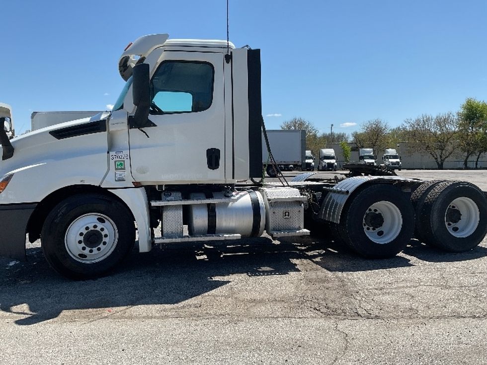 Day Cab Tractor-Heavy Duty Tractors-Freightliner-2021-T12664ST-La Porte-IN-472,779\n\t\tmiles-$ 49,000 - Image 4