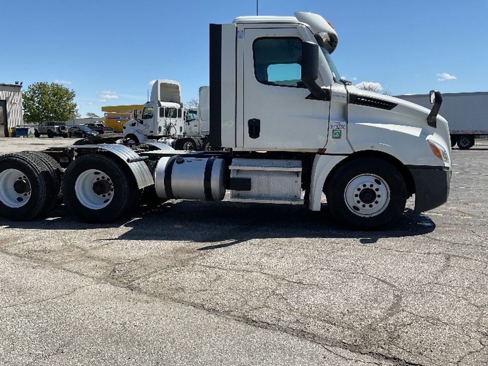 Day Cab Tractor-Heavy Duty Tractors-Freightliner-2021-T12664ST-La Porte-IN-472,779\n\t\tmiles-$ 49,000 - Image 8