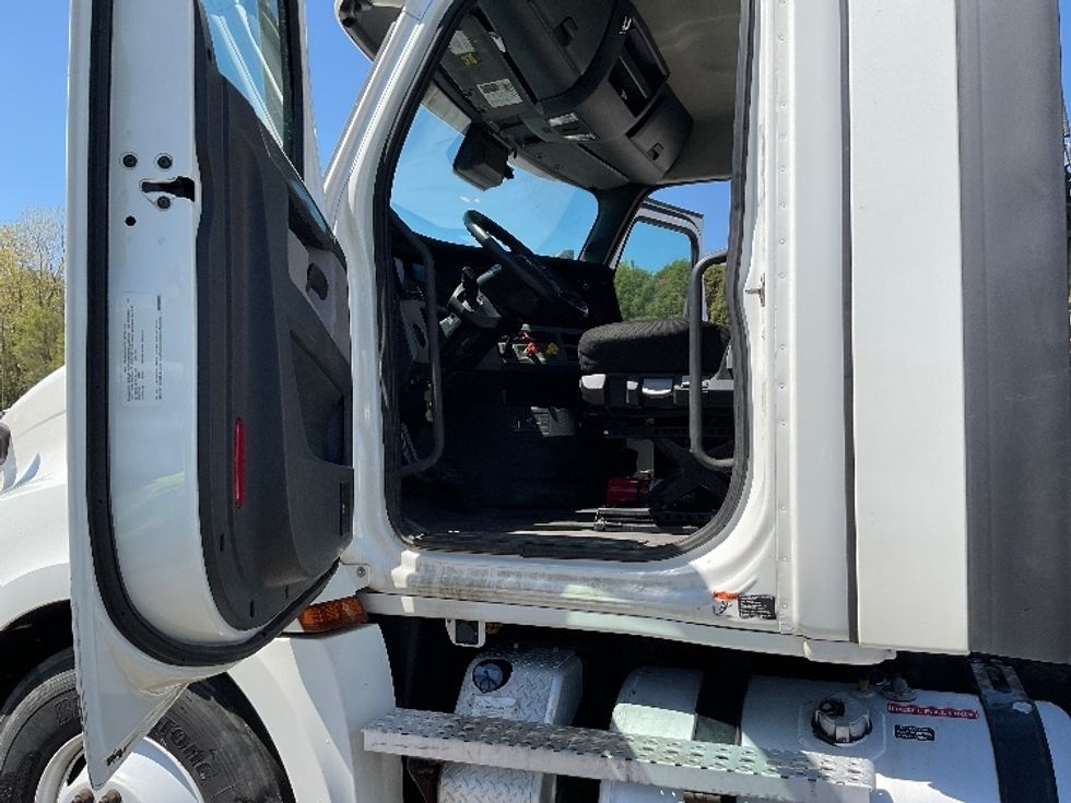 Day Cab Tractor-Heavy Duty Tractors-Freightliner-2021-T12664ST-La Porte-IN-472,779\n\t\tmiles-$ 49,000 - Image 9