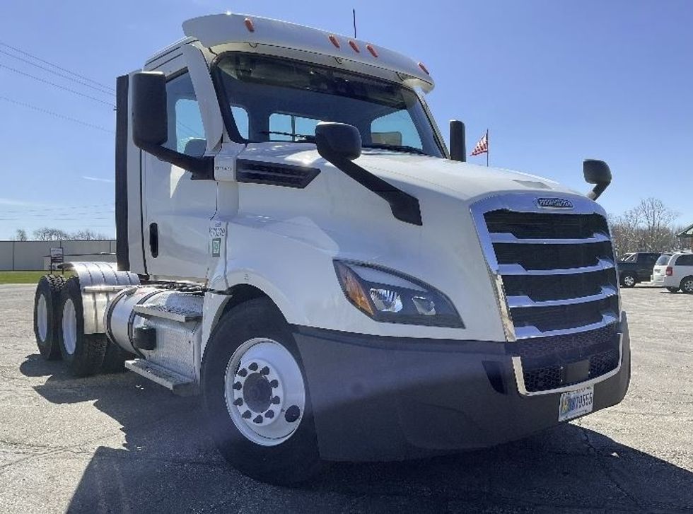 Day Cab Tractor-Heavy Duty Tractors-Freightliner-2021-T12664ST-La Porte-IN-528,576\n\t\tmiles-$ 43,500 - Image 1