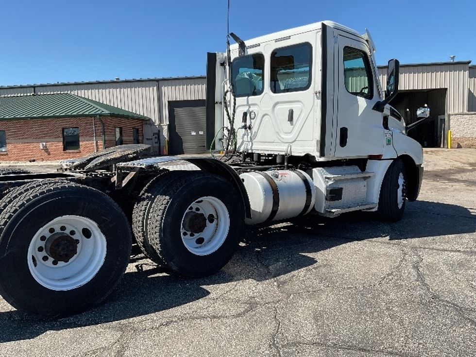 Day Cab Tractor-Heavy Duty Tractors-Freightliner-2021-T12664ST-La Porte-IN-528,576\n\t\tmiles-$ 43,500 - Image 7