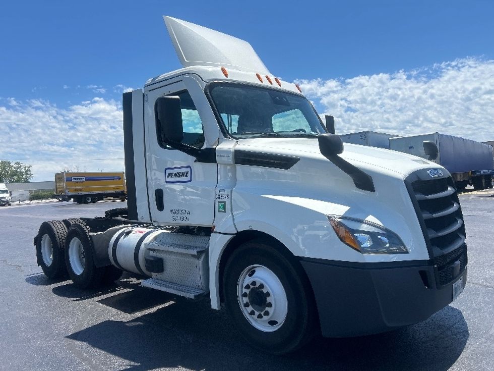 Day Cab Tractor-Heavy Duty Tractors-Freightliner-2021-T12664ST-La Porte-IN-532,787\n\t\tmiles-$ 43,000 - Image 1