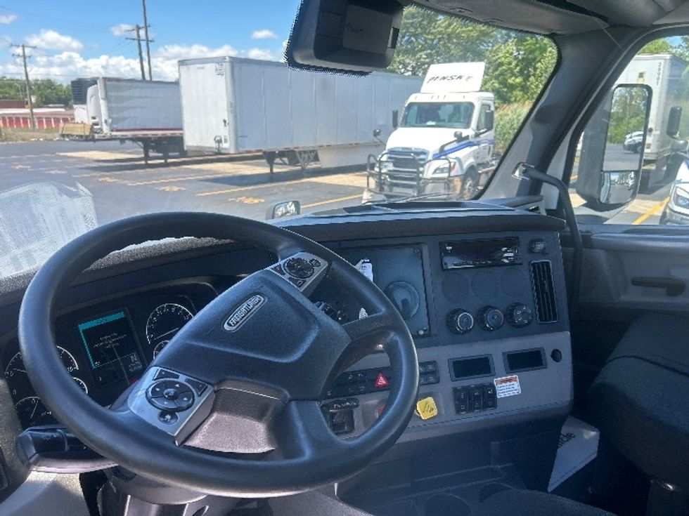 Day Cab Tractor-Heavy Duty Tractors-Freightliner-2021-T12664ST-La Porte-IN-532,787\n\t\tmiles-$ 43,000 - Image 10