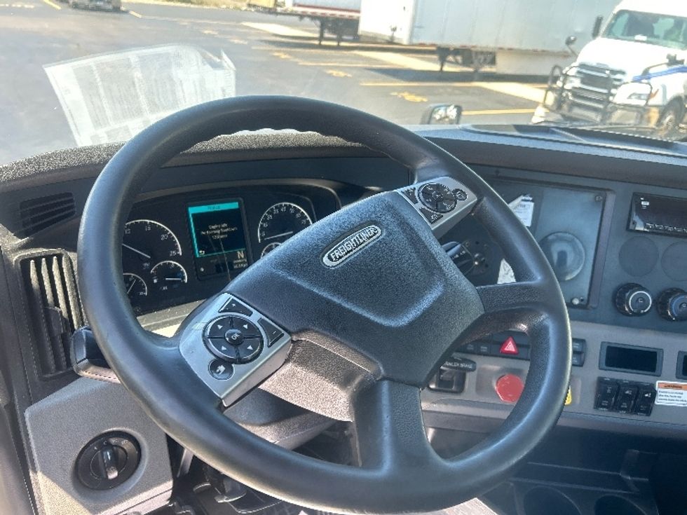 Day Cab Tractor-Heavy Duty Tractors-Freightliner-2021-T12664ST-La Porte-IN-532,787\n\t\tmiles-$ 43,000 - Image 11