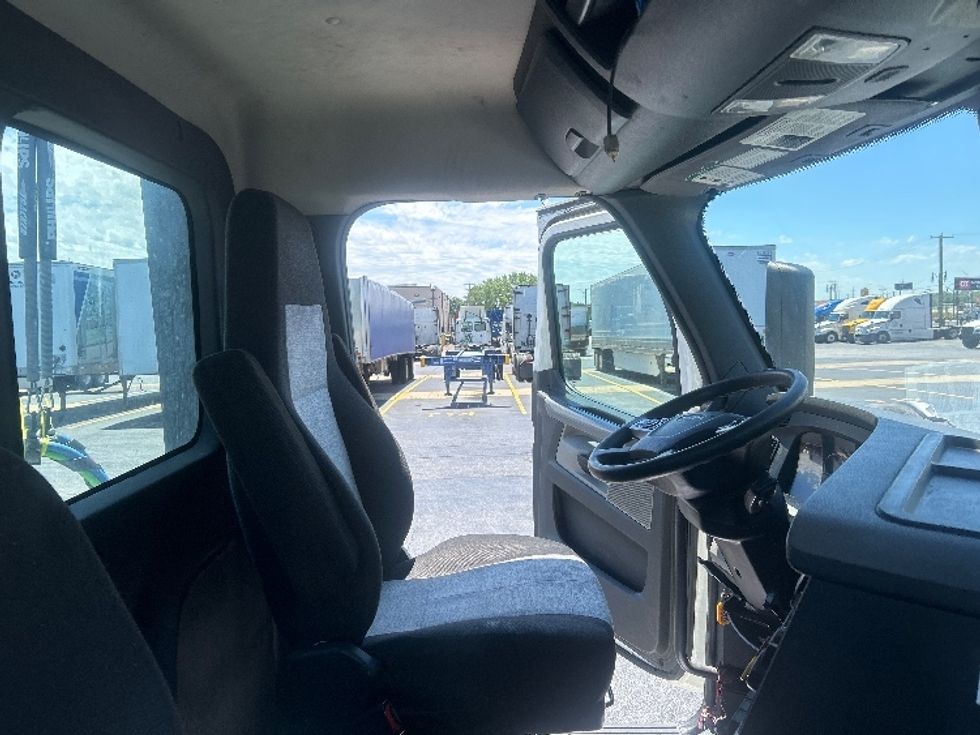 Day Cab Tractor-Heavy Duty Tractors-Freightliner-2021-T12664ST-La Porte-IN-532,787\n\t\tmiles-$ 43,000 - Image 14