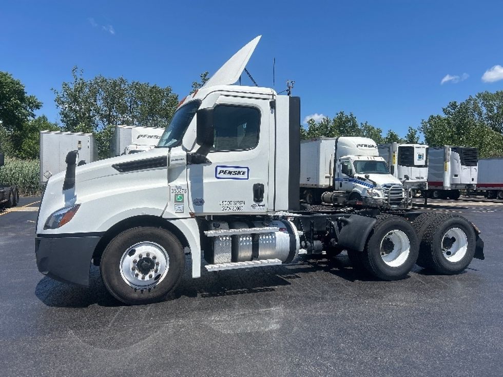 Day Cab Tractor-Heavy Duty Tractors-Freightliner-2021-T12664ST-La Porte-IN-532,787\n\t\tmiles-$ 43,000 - Image 4