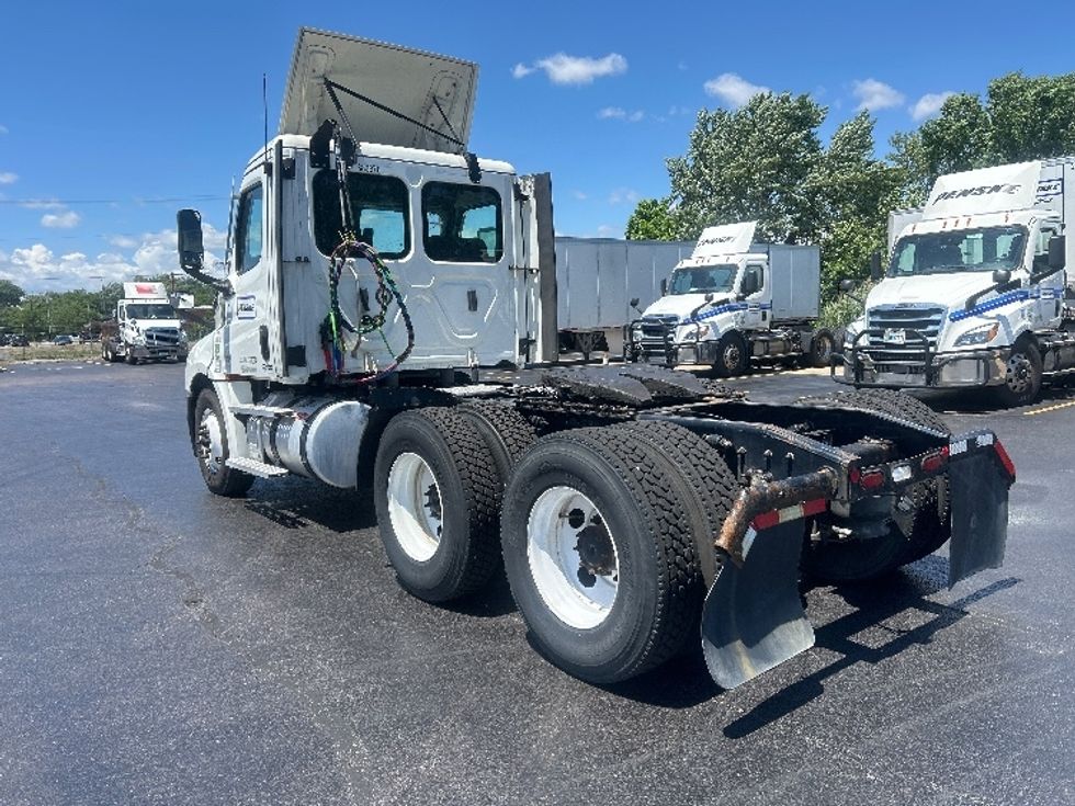 Day Cab Tractor-Heavy Duty Tractors-Freightliner-2021-T12664ST-La Porte-IN-532,787\n\t\tmiles-$ 43,000 - Image 5