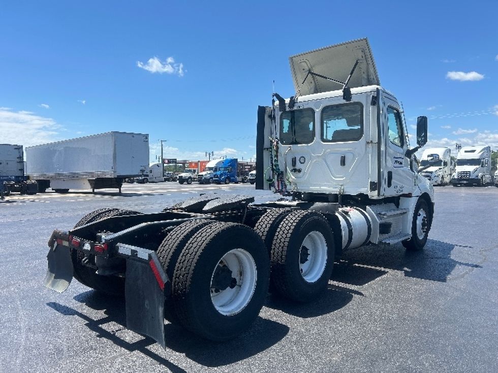 Day Cab Tractor-Heavy Duty Tractors-Freightliner-2021-T12664ST-La Porte-IN-532,787\n\t\tmiles-$ 43,000 - Image 7