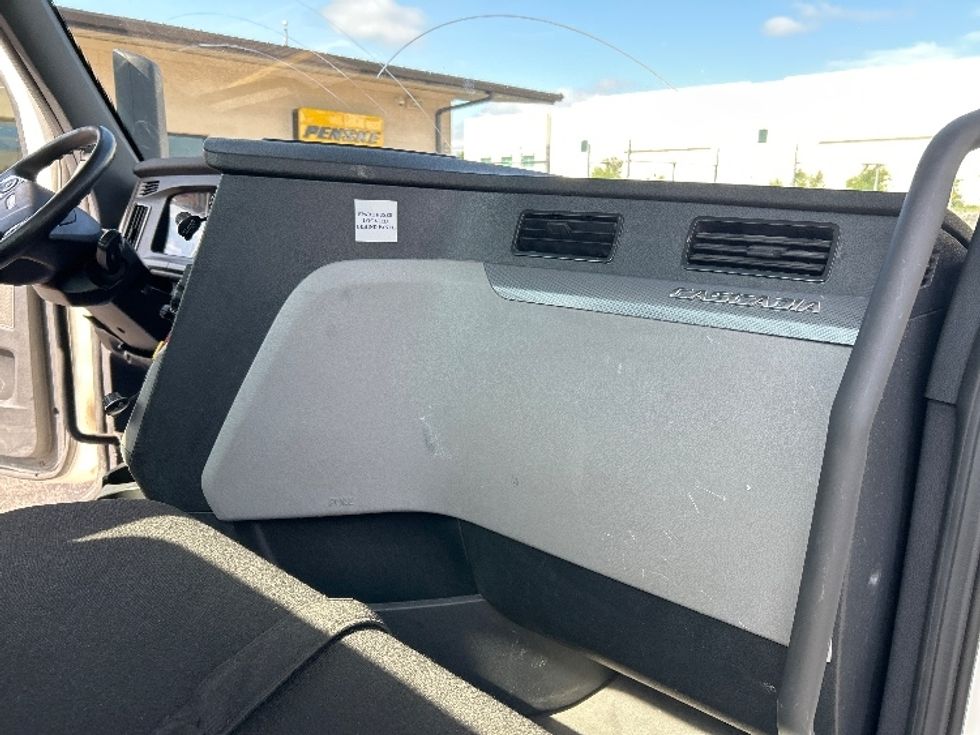 Day Cab Tractor-Heavy Duty Tractors-Freightliner-2021-T12664ST-La Vergne-TN-373,013\n\t\tmiles-$ 64,250 - Image 13