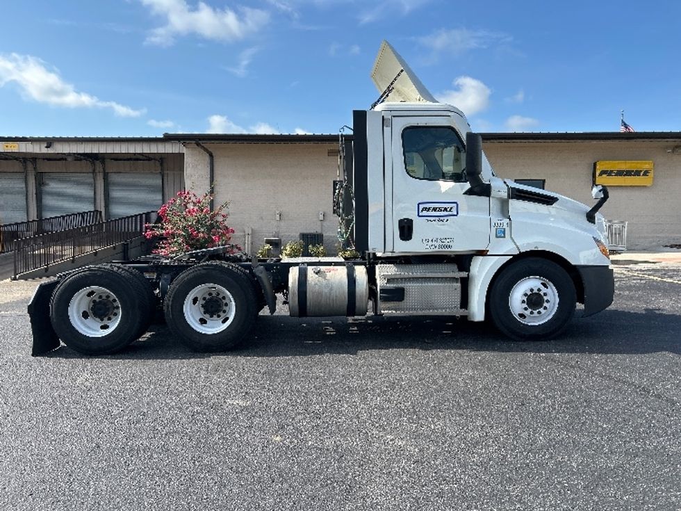 Day Cab Tractor-Heavy Duty Tractors-Freightliner-2021-T12664ST-La Vergne-TN-373,013\n\t\tmiles-$ 64,250 - Image 8